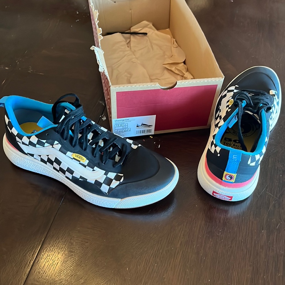 Men’s Vans size 11 New in box